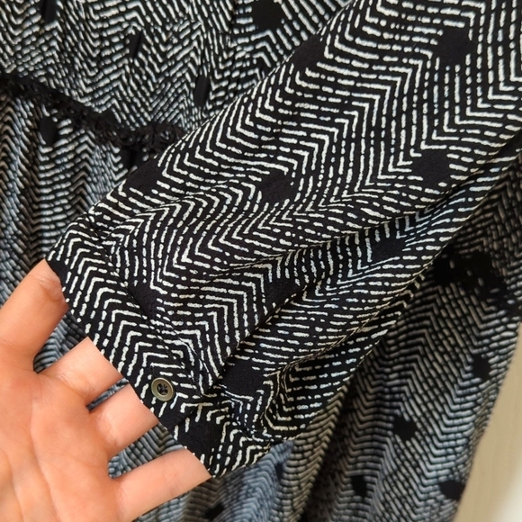 Maeve Anthropologie Galen Dotted Chevron Quarter Sleeve Mini Shift Dress Black M - Picture 11 of 13